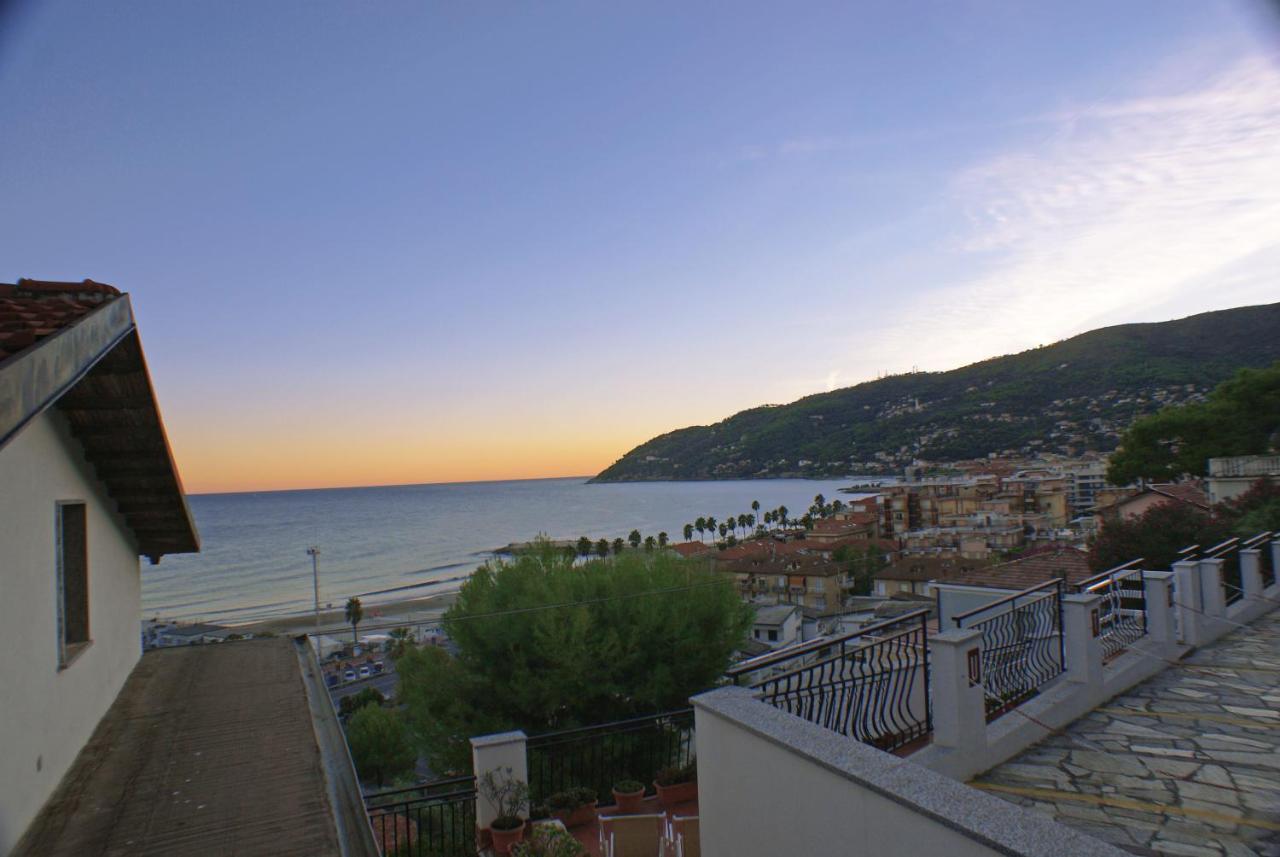 Albergo La Pineta Marina dʼMarina dʼAndora Exterior foto